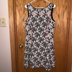 Like new! Banana Republic Black and White Dress